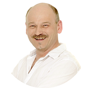 Inhaber von Why Not Music und selbst Schlagzeuger, Veranstalter und Entertainer